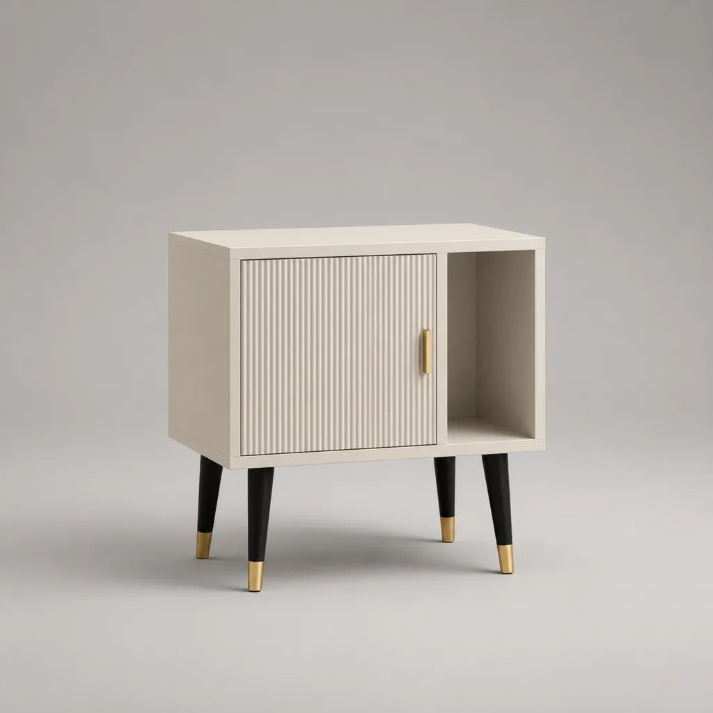 Nachttisch aus MDF mit Rillentür und offenem Fach, Beige, Schwarz und Goldfarben, 60 × 40 × 65 cm